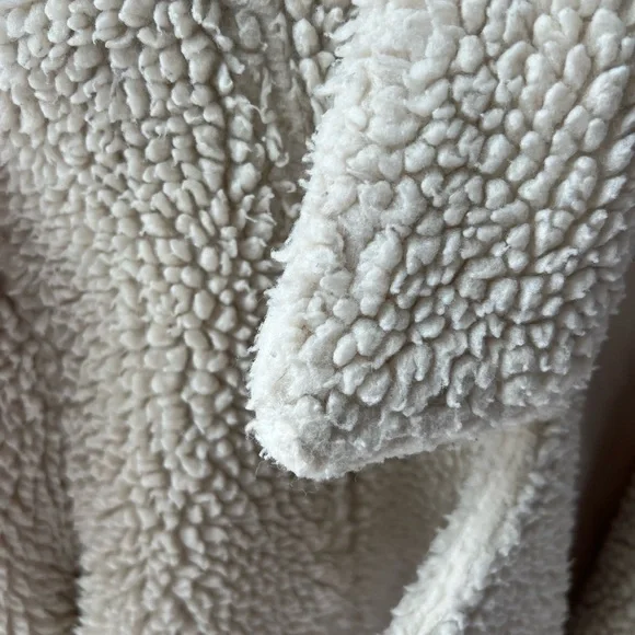 ASTR the Label Brooklyn Faux Fur Moto Jacket in Ivory Size Small Pre-Loved - Picture 8 of 13